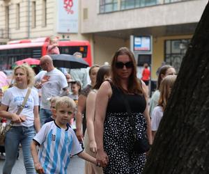 Deszcz nie był im straszny! Bajkowy Korowód przeszedł ulicami Lublina. Zobacz zdjęcia!