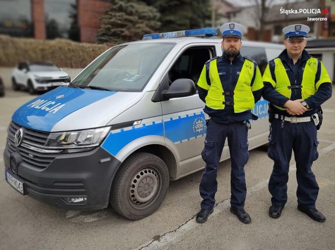 Policjanci z Jaworzna i Mysłowic eskortowali rodzącą kobietą do szpitala