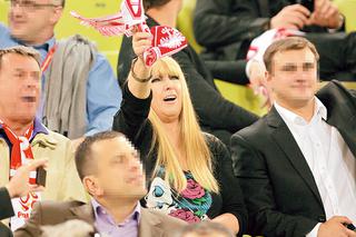 Pudrowała sie na meczu