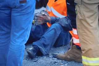 Ostatnie Pokolenie przykleiło się do jezdni na S8. Strażacy musieli skuć asfalt