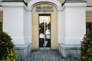 Miasto odpowiada na petycję w sprawie sprzedaży alkoholu w leszczyńskiej Bibliotece Ratuszowej