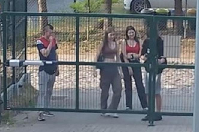 Policja szuka rodziców tych nastolatków. Straty wyceniono na 3 tys. złotych