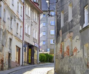 O tym mieście mówią mała Praga. Twierdza, podziemia i najstarszy kamienny most 