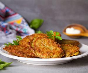 Zamień mąkę na ten składniki. Placki ziemniaczane jeszcze nigdy nie były tak dobre 