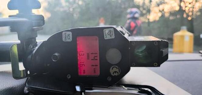 Pirat na motocyklu. Pędził 141 km/h w mieście! Gorzko tego pożałował