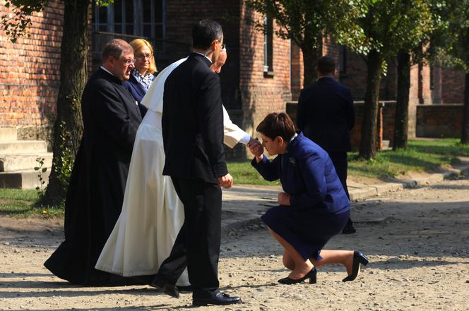 Papież w celi męczennika w Auschwitz