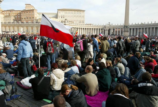 Tak wyglądał pogrzeb Jana Pawła II w Watykanie