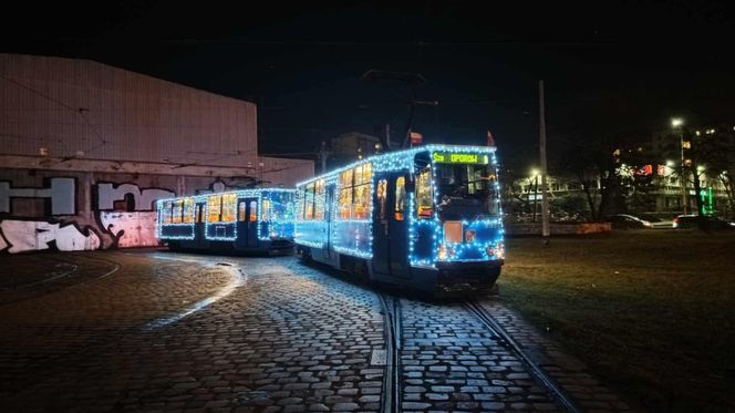 W tym tramwaju we Wrocławiu poczujesz magię świąt. To będzie magiczna podróż w czasie