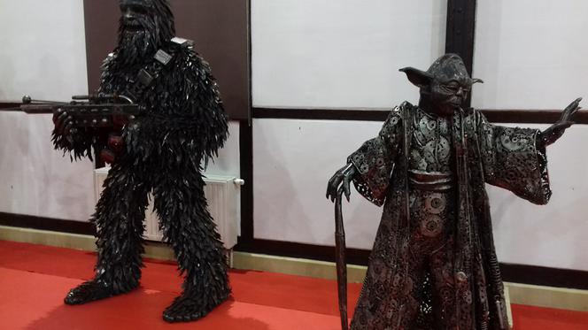 To jedyna taka wystawa na świecie! W Muzeum Inżynierii Miejskiej zobaczycie galerię figur... ze złomu [AUDIO, ZDJĘCIA]