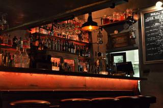 Te miejsca mają swój klimat! Oto TOP 10 najbardziej niezwykłych barów w Warszawie [GALERIA]