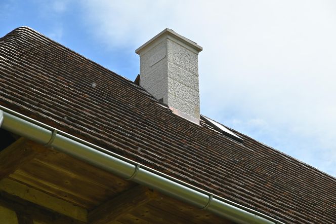 Zabytkowy dom kowala z kuźnią przechodzi remont - prace prowadzi Witold Podsiadło, spec nad spece w dziedzinie tradycyjnego budownictwa Dolnego Śląska.