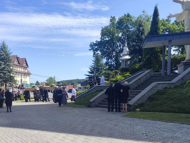 Tragedia w Starej Wsi. Pogrzeb Justyny i Zbigniewa