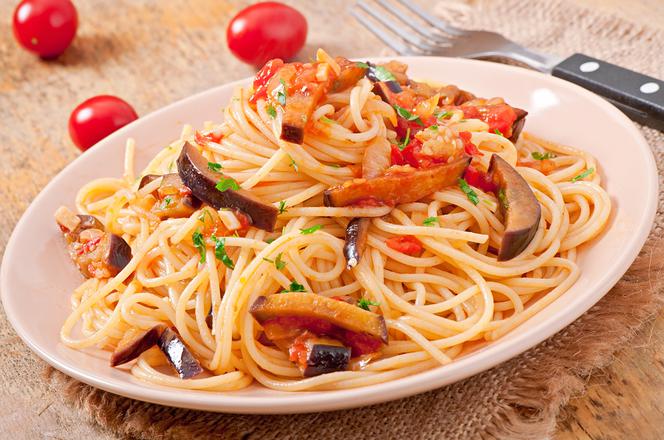 Bucatini z warzywami - szybkie danie we włoskim stylu