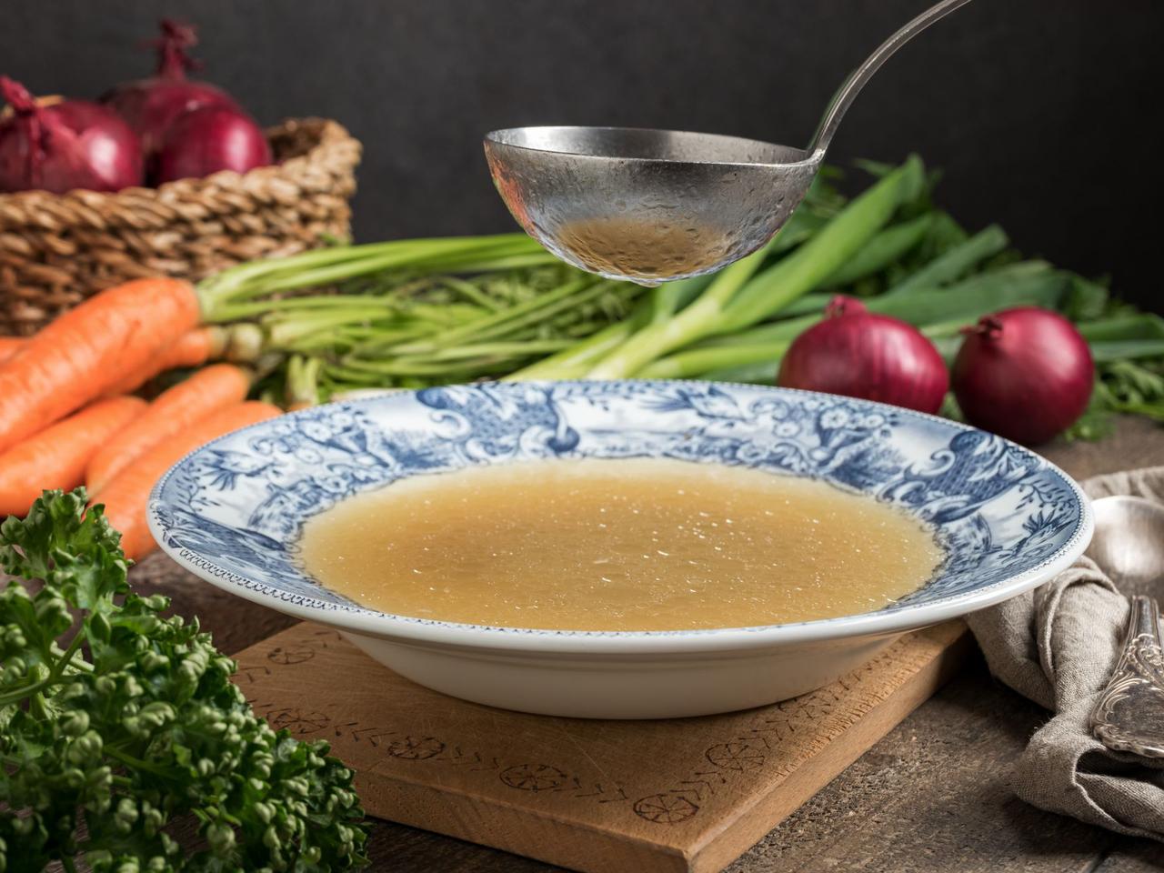 Rosół z pieczonego kurczaka - superaromatyczny bulion z odzysku