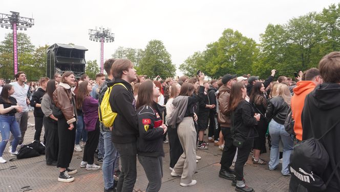 Kortowiada 2025. Koncerty na Plaży Kortowskiej przyciągnęły tłumy. Tak wyglądał drugi dzień imprezy!