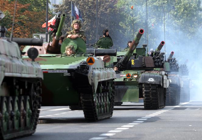 Defilada wojsk w Warszawie
