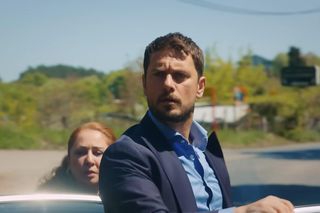 Kuzey nie chce słuchać wyjaśnień Sili i każe jej opuścić dom