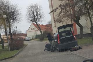 Znalazł sposób na blokadę na kole. Żeby się nie fatygowali