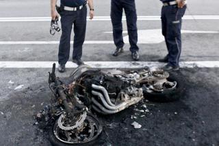 Motocykl spłonął na ulicy Broniewskiego w Warszawie