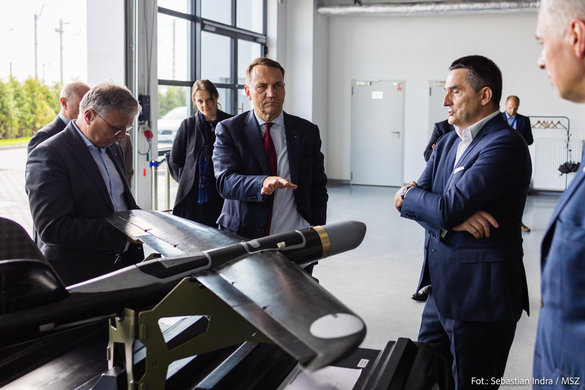 Wizyta ministra Sikorskiego w Grupie WB