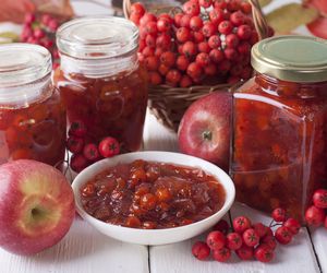 Wyborna konfitura z jarzębiny i jabłek. Podkręcona aromatycznym alkoholem jeszcze zyskuje