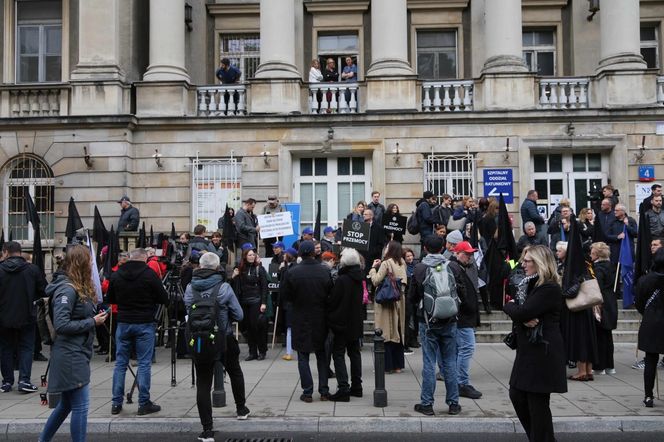   Razem przeciw przemocy. Medycy protestują w Warszawie