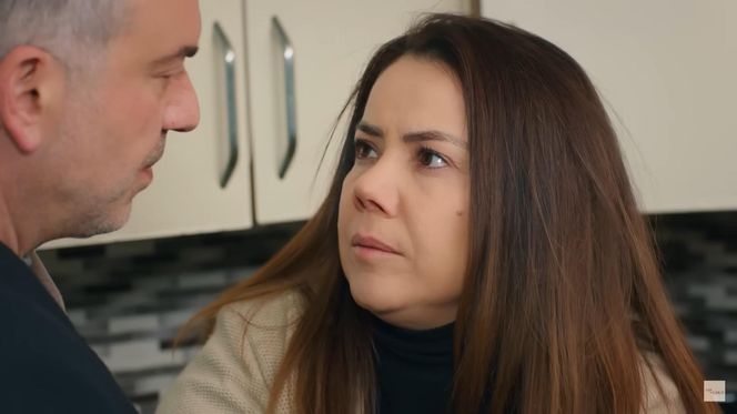 Miłość i nadzieja. Rozbita Gönül opowiada Bülentowi o przeszłości. Wtem dramatyczna wiadomość