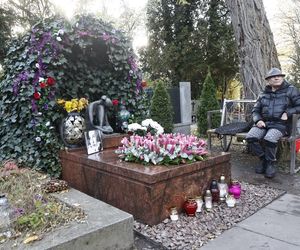 Przy grobie Kory czuwają najbliżsi