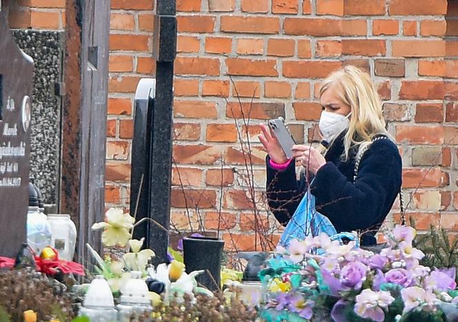 Olejnik uczciła rocznicę śmierci matki