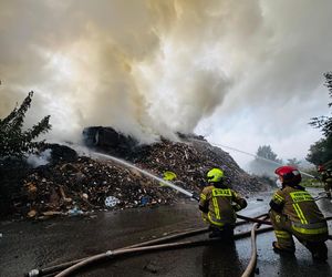 Pożar składowiska śmieci w Tychach. Służby apelują o zamykanie okien