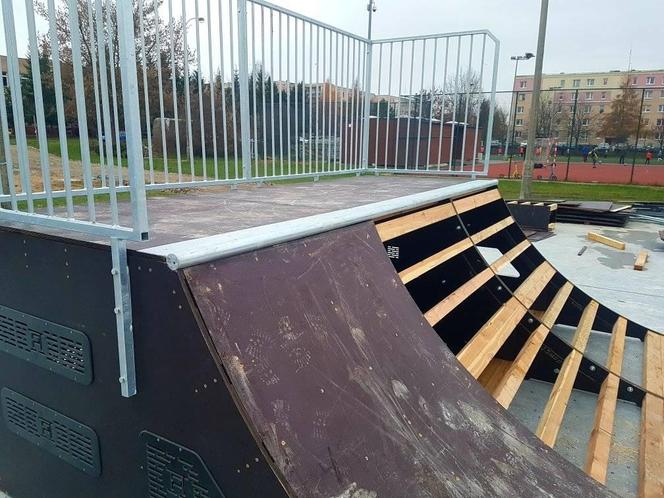 Na Jarotach powstaje skatepark. Już widać pierwsze konstrukcje [FOTO, WIDEO]