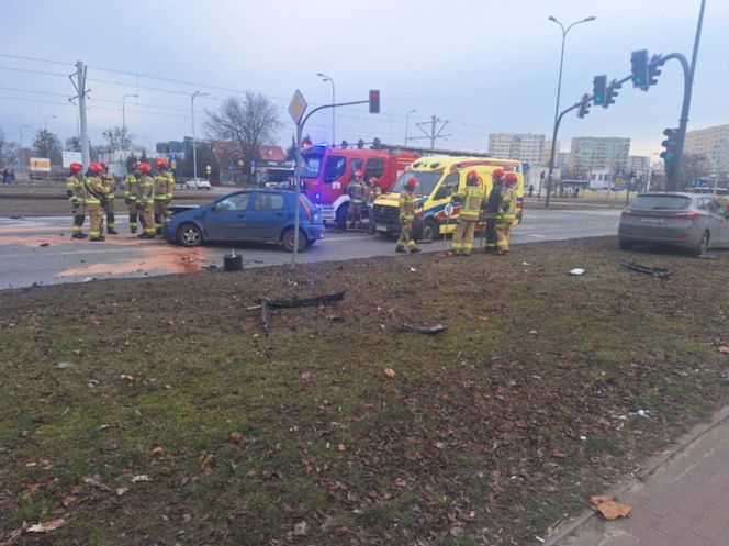 Poważny wypadek na al. Wojska Polskiego w Bydgoszczy. Są duże utrudnienia w ruchu 