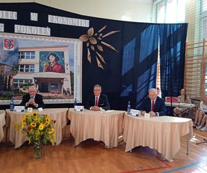 100 par zatańczyło poloneza na 100-lecie siedleckiego Ekonomika