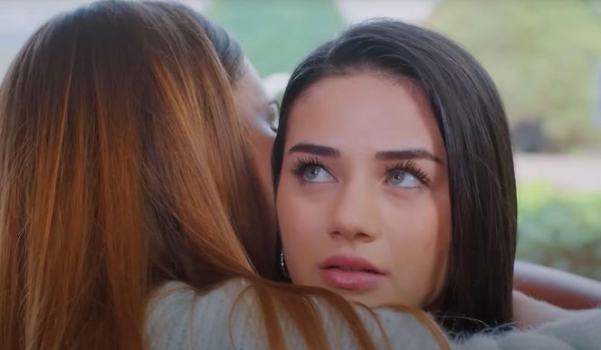 Melis awanturuje się z Feraye, a później podejrzewa, że Zeynep jest w ciąży z Cihanem.