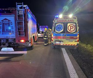 Format: Wypadek autokaru z amerykańskim żołnierzami na A4 pod Jaworem. Jest wielu rannych. Żołnierkę zabrał śmigłowiec [ZDJĘCIA].