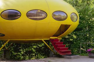 Futuro House - zdjęcia fińskiego domku letniskowego w kształcie UFO w WeeGee Exhibition Centre