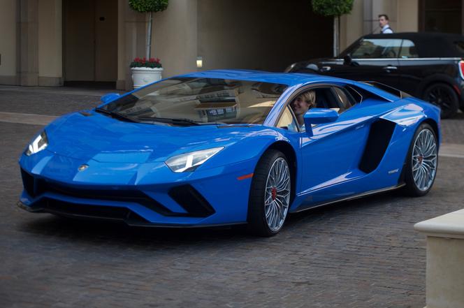 Justin Bieber w niebieskim Lamborghini