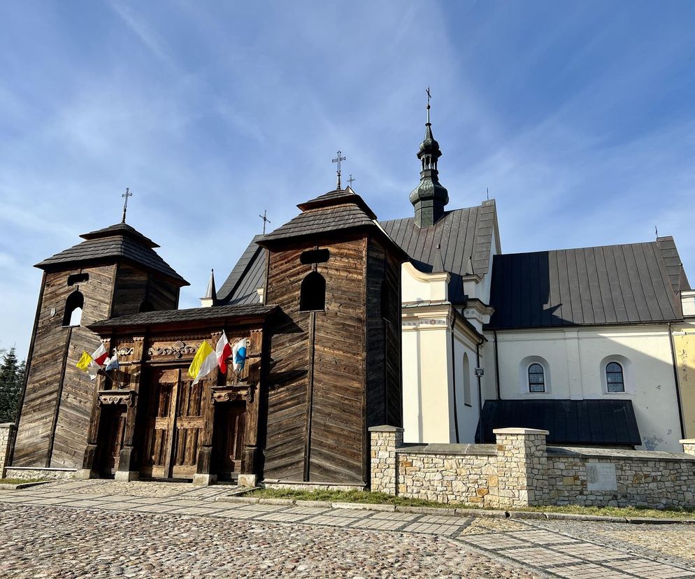 Kościoły, dworki i zagrody. Świętokrzyski Szlak Architektury Drewnianej