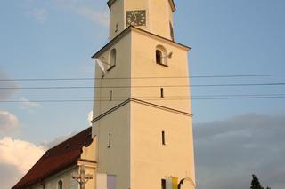 Strzeleczki. Okradł plebanię i złamał nogę uciekając. Łup rozwiał wiatr 