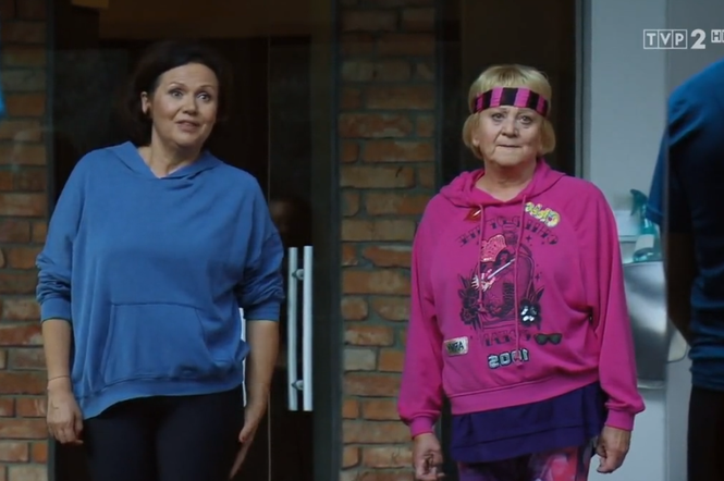 M jak miłość odcinek 1416, Kisielowa (Małgorzata Różniatowska) i Marysia (Małgorzata Pieńkowska) na siłowni