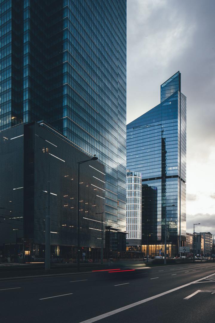 Skyliner w Warszawie: po wieżowcu oprowadza Michał Sadowski