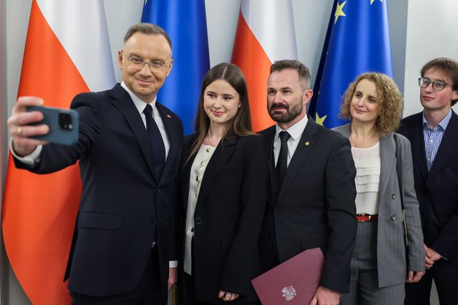 Znany chirurg prof. dr hab. n. med. Kryspin Mitura odebrał z rąk Prezydenta Rzeczypospolitej Polskiej Andrzeja Dudy akt nominacyjny, nadający mu tytuł profesora nauk medycznych i nauk o zdrowiu