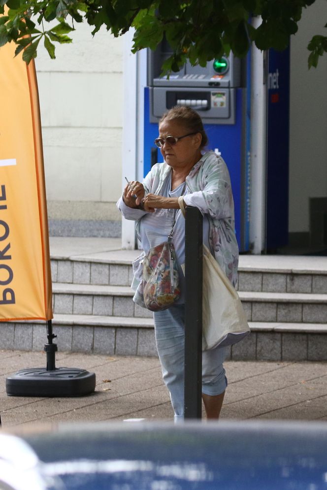 Grażyna Zielińska. Babka z "Rancza" kurzy jak smok