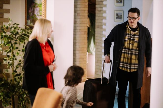 Na Wspólnej, odcinek 3310: Ilona (Anna Samusionek), Wiktorek (Kajetan Borowski), Maks (Adam Fidusiewicz)