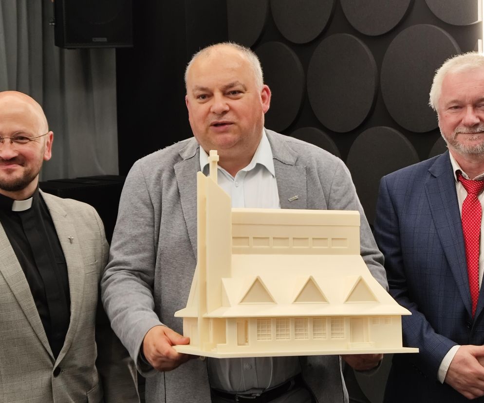 Makieta kościoła w Dźwirzynie stanie przed tamtejszą świątynią