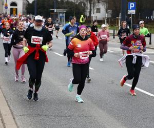 Bieg na Piątkę 2024, Warszawa - zdjęcia. Biegłeś? Szukaj się w galerii!