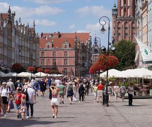 Tłumy turystów w Gdańsku. Ulice pękają w szwach