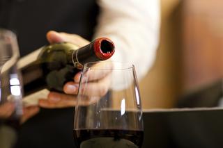 Nalewanie i serwowanie wina - zasady