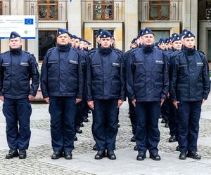 Policjantki i policjanci złożyli ślubowanie. 126 funkcjonariuszy zasiliło śląski garnizon