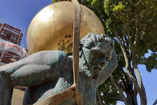 Pomnik „Jacek” wróci na wieżę zabytkowego ratusza w Siedlcach dopiero w styczniu